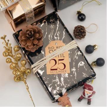 WRAPLA Christmas Wrapping paper - Black and Gold Pattern For Wedding, Birthdays, Valentines, Christmas Party- 5 Roll - 76 cm X 3 m Per Roll