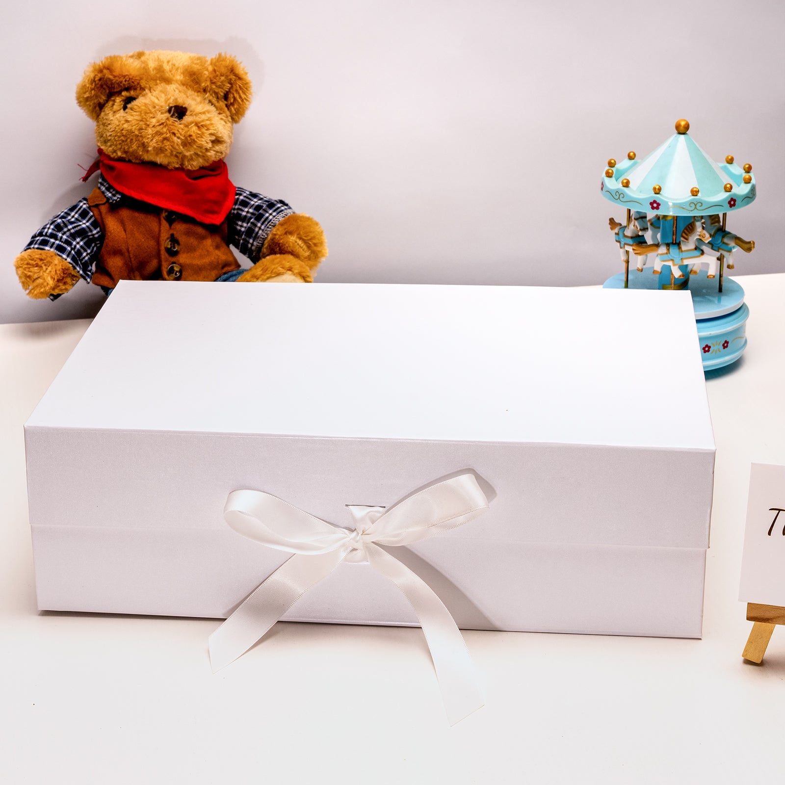 WRAPLA White Gift Box with Satin Ribbon, 35X23X10CM Collapsible Gift Box with Magnetic Closure for Party, Wedding, Gift Wrap, Bridesmaid Proposal, Storage