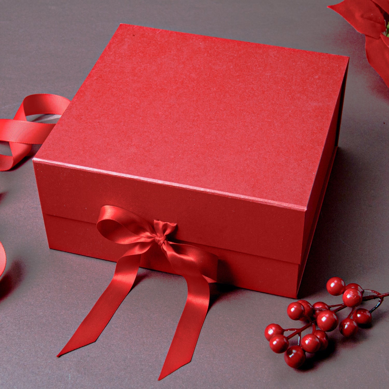 WRAPLA RED Gift Box with Satin Ribbon, 20X20X10CM Collapsible Gift Box with Magnetic Closure for Party, Wedding, Gift Wrap, Bridesmaid Proposal, Storage