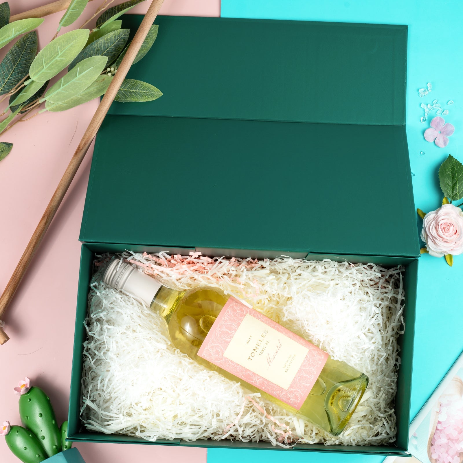 WRAPLA 35X23X10CM GREEN Gift Box- Collapsible Gift Box with Magnetic Closure and Tissue Paper, Perfect for Birthday, Party, Holiday, Wedding, Graduation