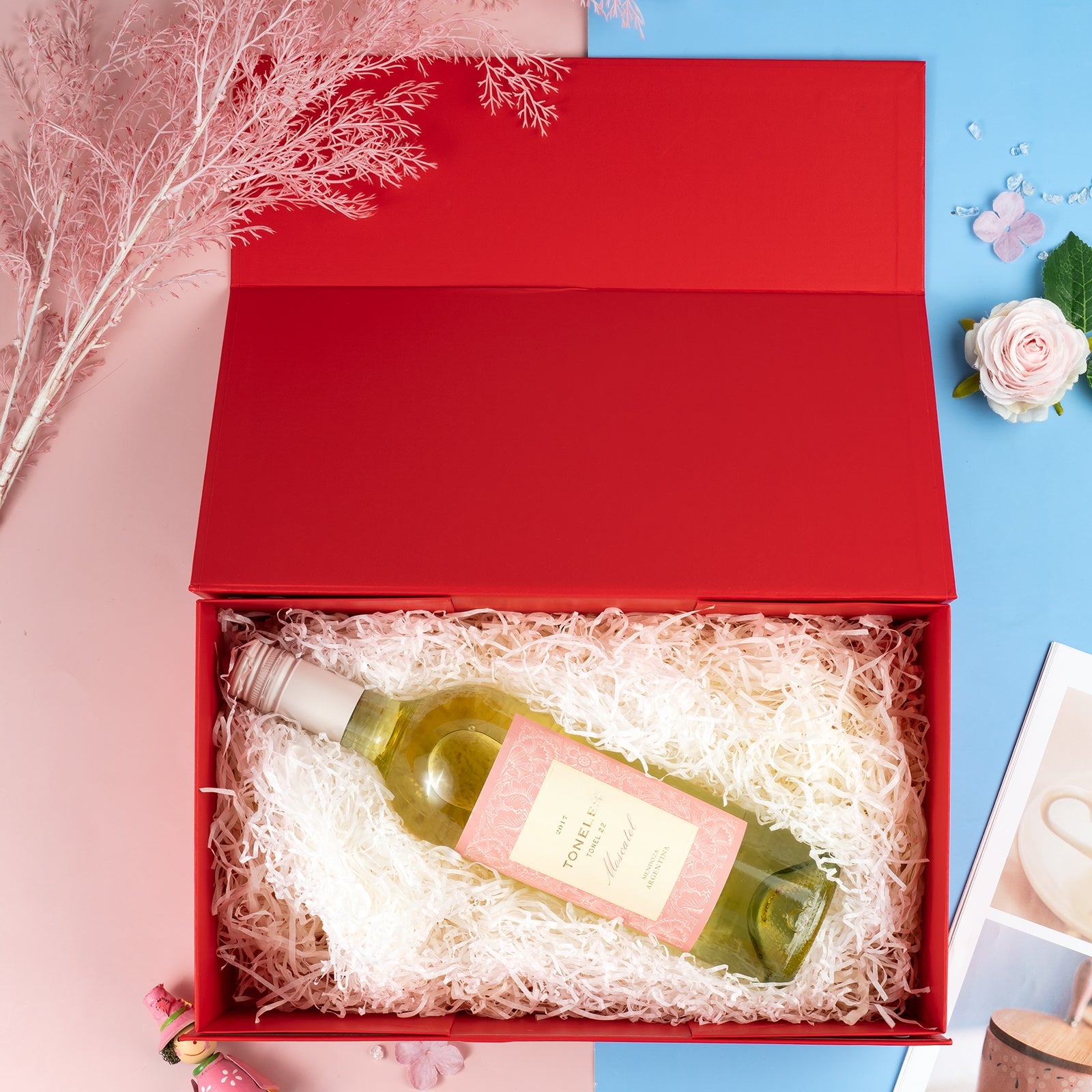 WRAPLA 35X23X10CM Red Gift Box- Collapsible Gift Box with Magnetic Closure and Tissue Paper, Perfect for Birthday, Party, Holiday, Wedding, Graduation