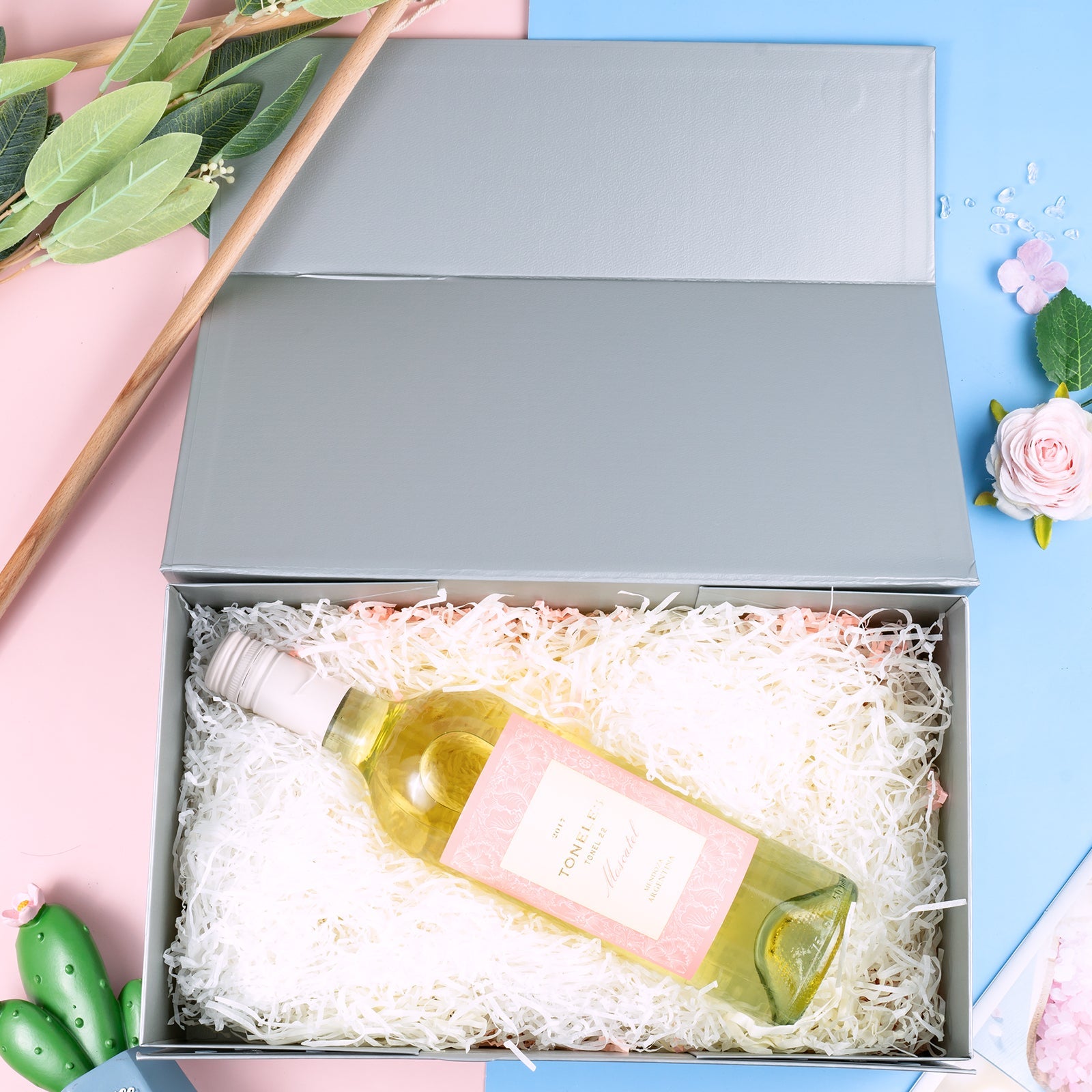 WRAPLA 35X23X10CM Silver Gift Box- Collapsible Gift Box with Magnetic Closure and Tissue Paper, Perfect for Birthday, Party, Holiday, Wedding, Graduation