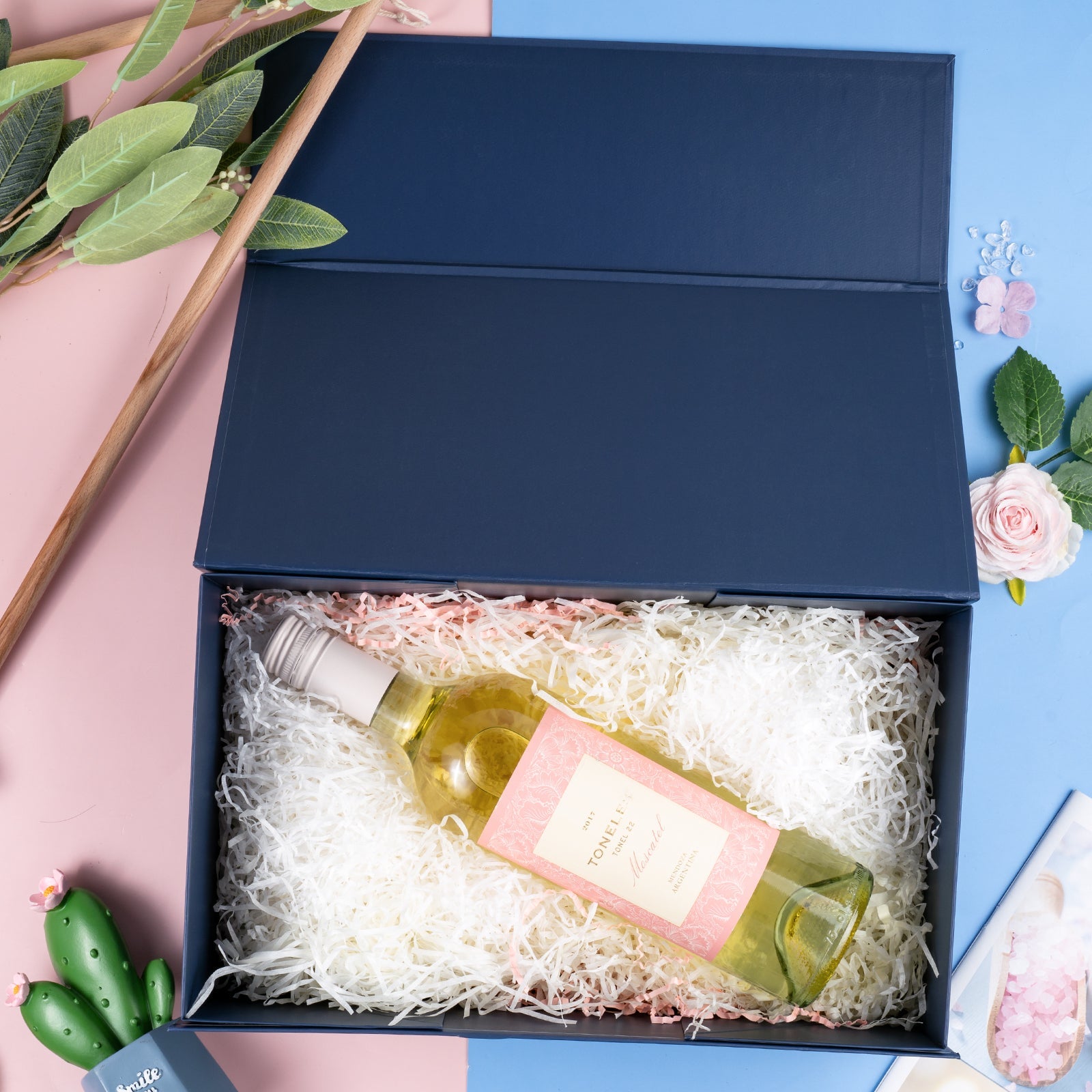 WRAPLA 35X23X10CM Blue Gift Box- Collapsible Gift Box with Magnetic Closure and Tissue Paper, Perfect for Birthday, Party, Holiday, Wedding, Graduation