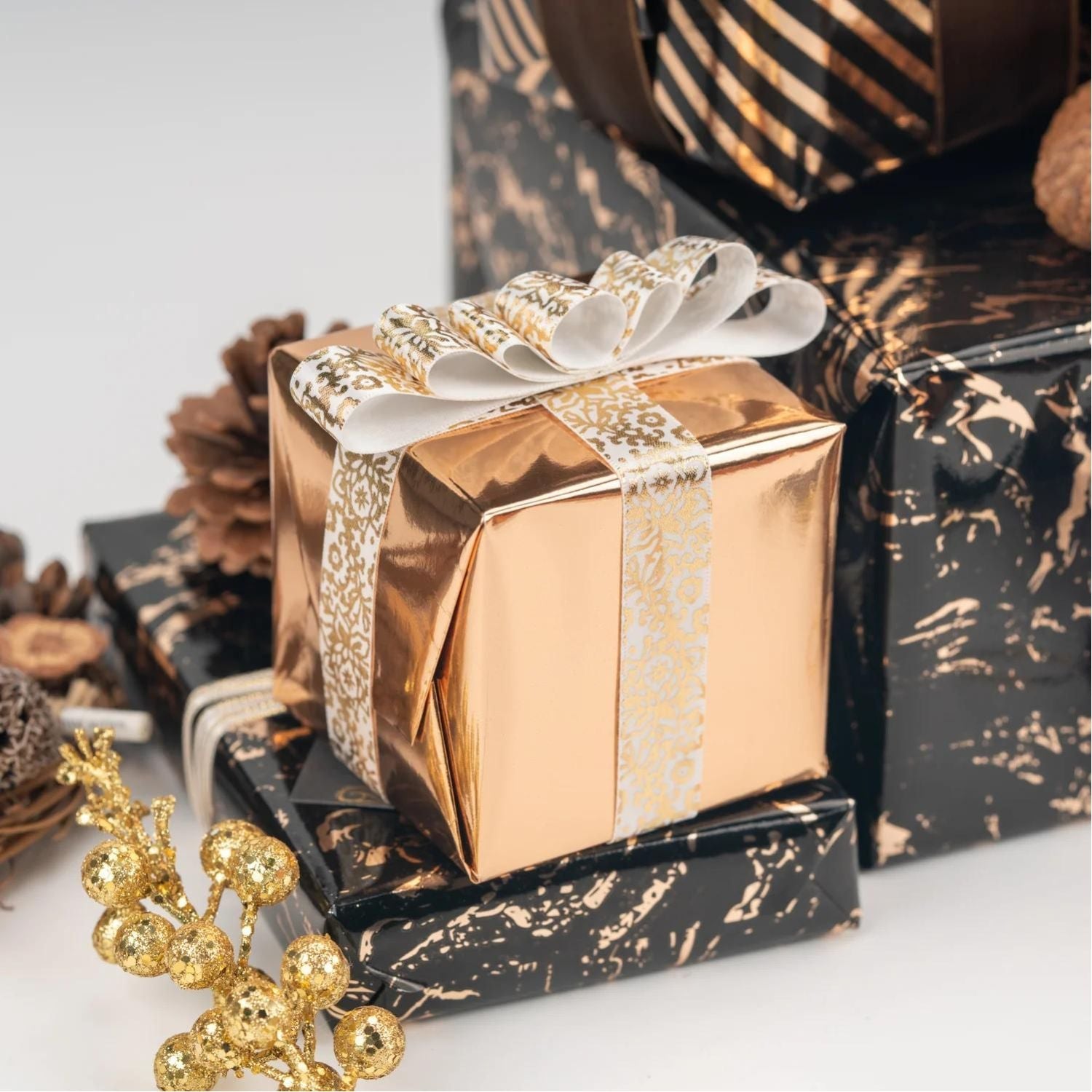 WRAPLA Christmas Wrapping paper - Black and Gold Pattern For Wedding, Birthdays, Valentines, Christmas Party- 5 Roll - 76 cm X 3 m Per Roll