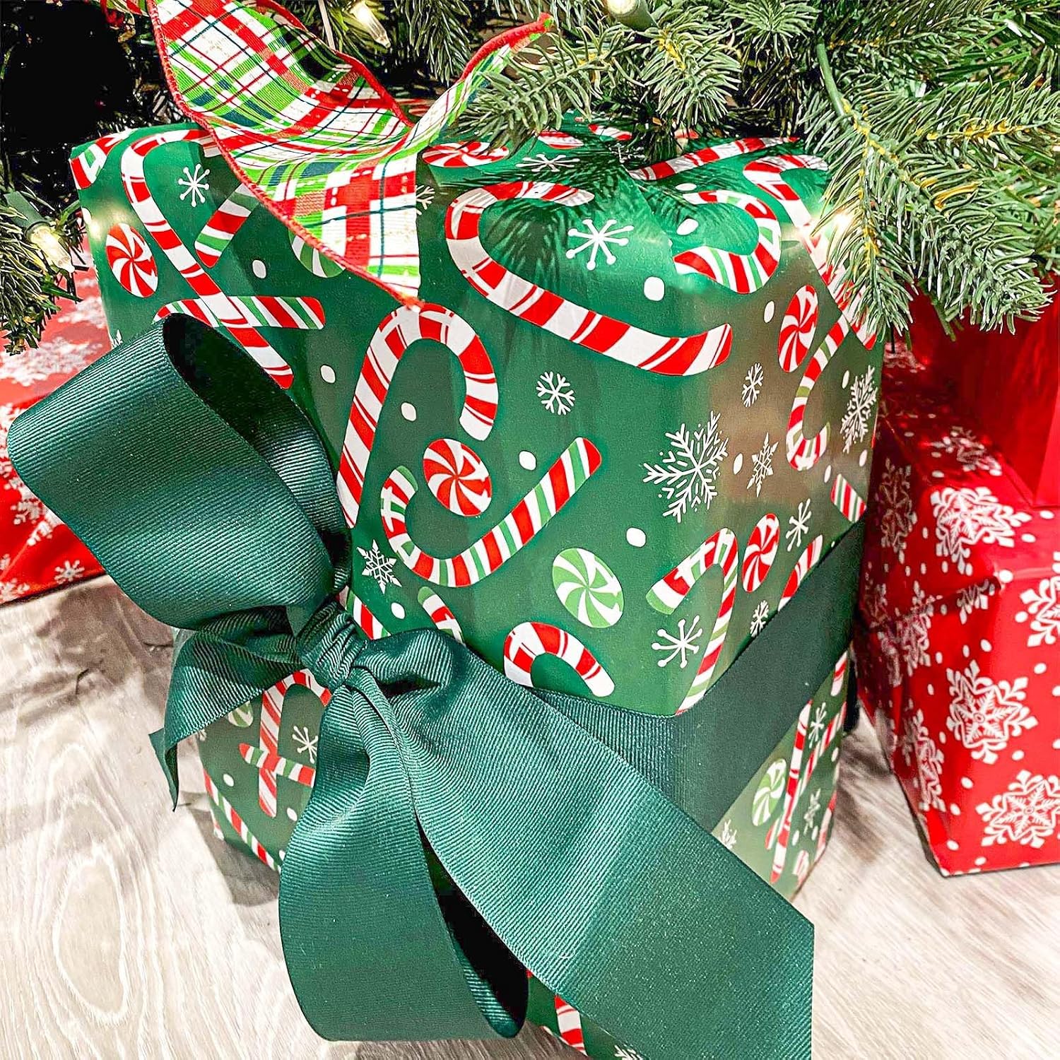 WRAPLA Reversible Christmas Wrapping Paper, Candy Cane Stripes 43cm x 10m