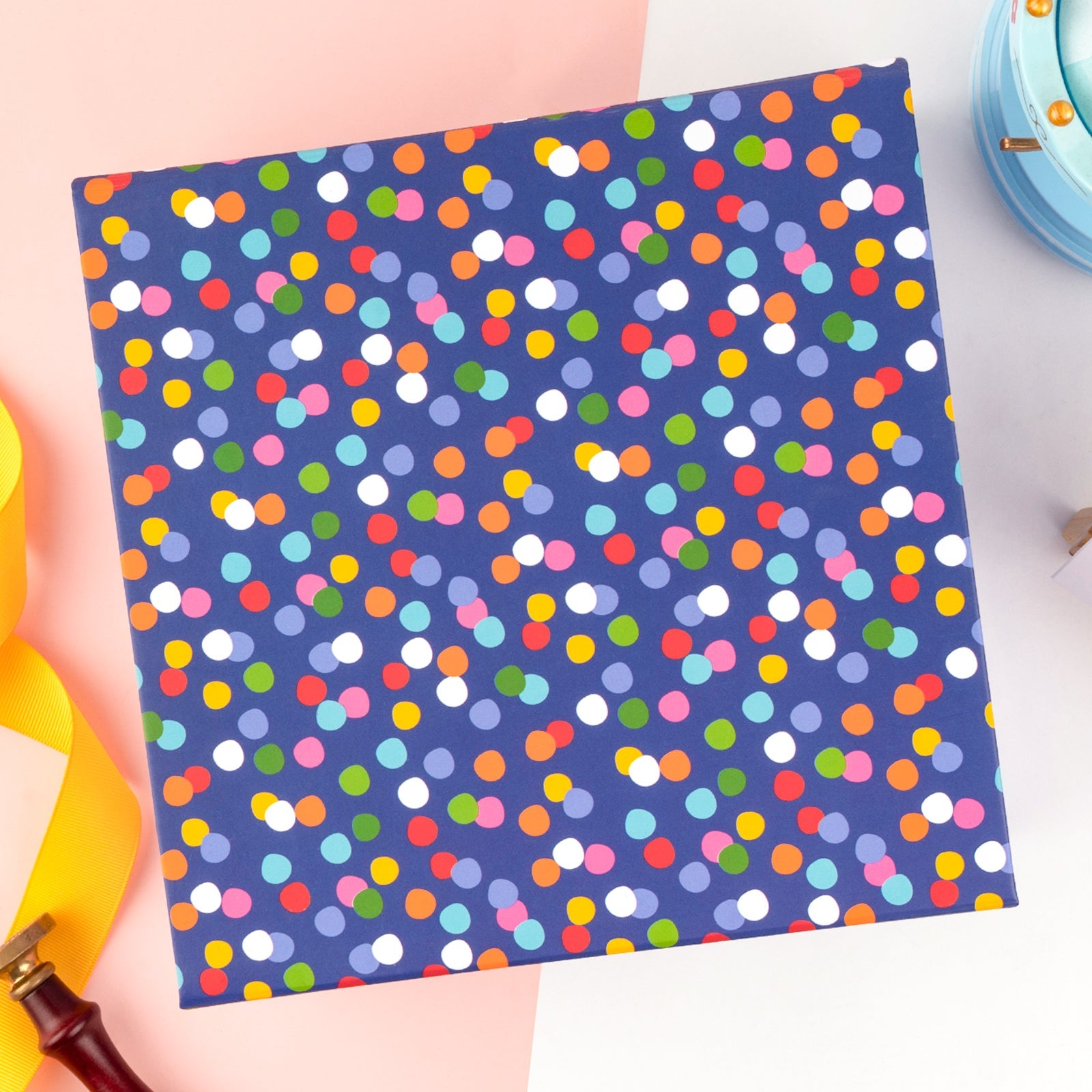 20x20x10cm Collapsible Gift Box Magnetic Closure Multicolor Dots Party